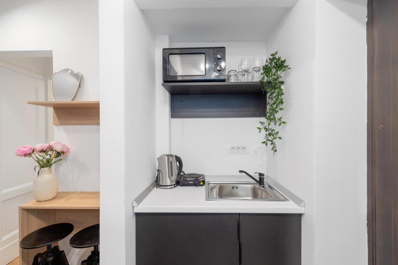 Ultra Central, 15 Sqm By Urbanesq * Bucharest